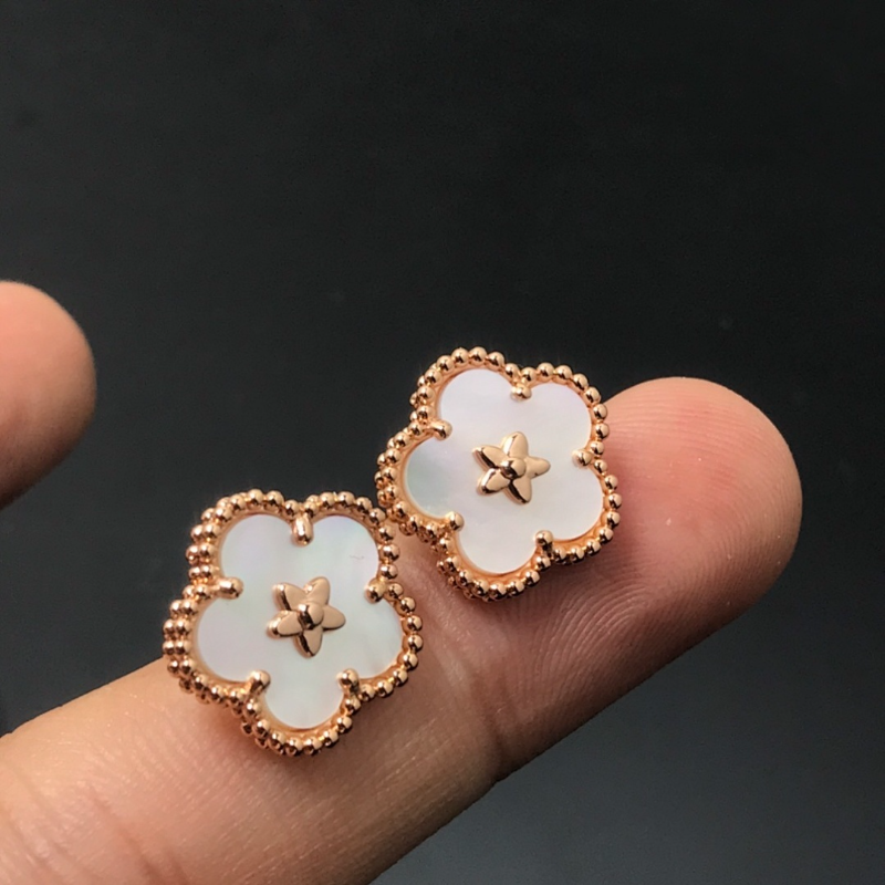 VAE60 Women's New Plum Blossom White Shell Earnail Jewelry