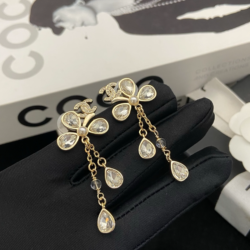 CHE81 Women's Four Leaf Clover tassel Double C Earnail Jewelry