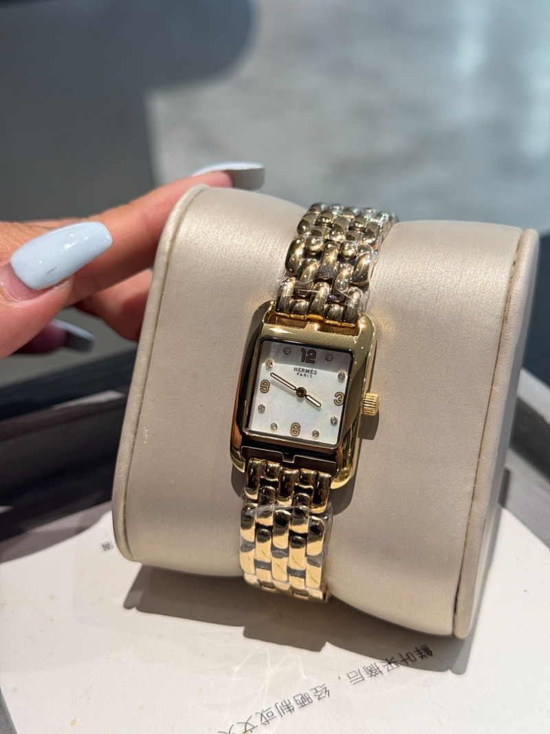 HW1  Women's new versatile 23x23mm watch steel