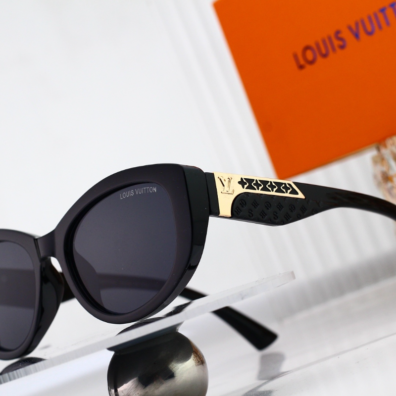 0714  Sunglasses with box