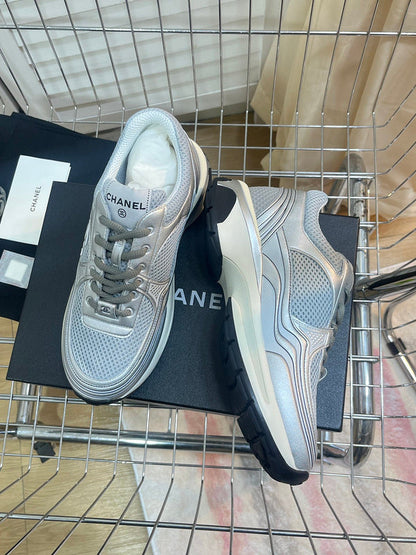 XRCS1 size 35-41 lady size  genuine leather sports shoes with packaging