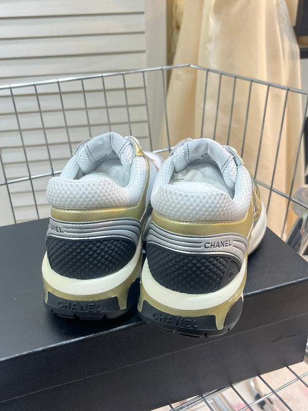 XRCS1 size 35-41 lady size  genuine leather sports shoes with packaging