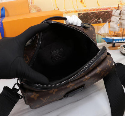 GLP066  High quality leather bag men bag  22 x 18 x 8CM for women and men