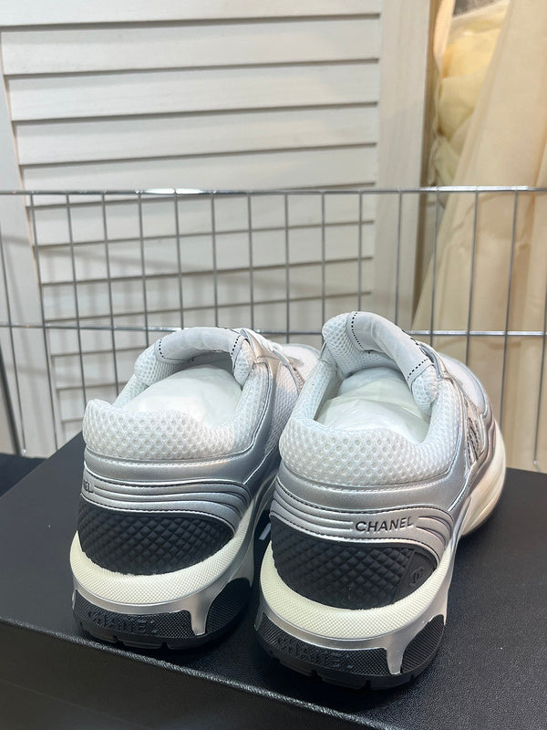 XRCS1 size 35-41 lady size  genuine leather sports shoes with packaging