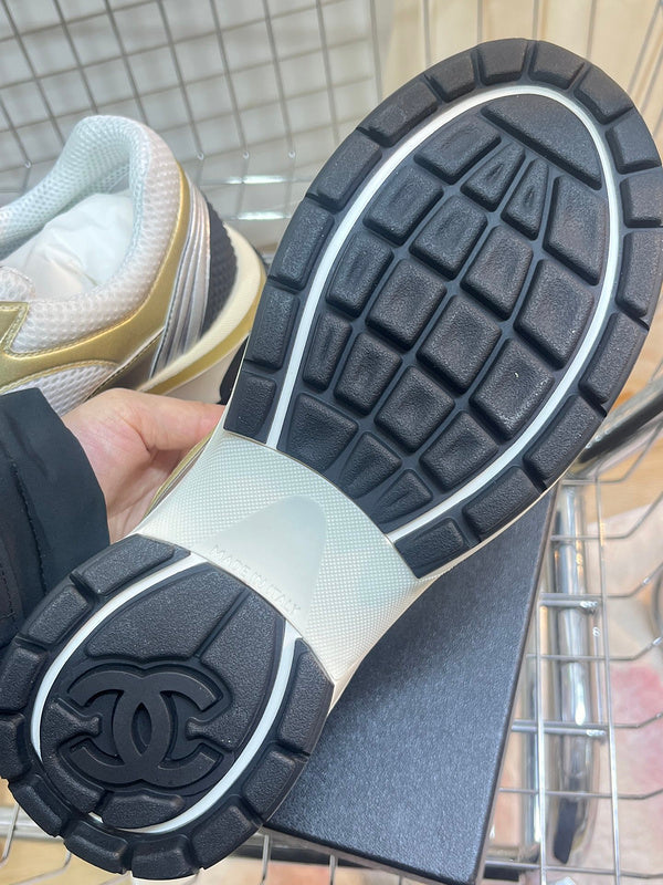 XRCS1 size 35-41 lady size  genuine leather sports shoes with packaging