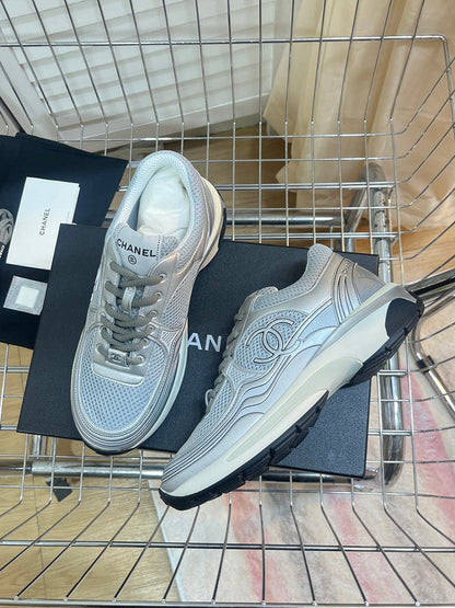 XRCS1 size 35-41 lady size  genuine leather sports shoes with packaging